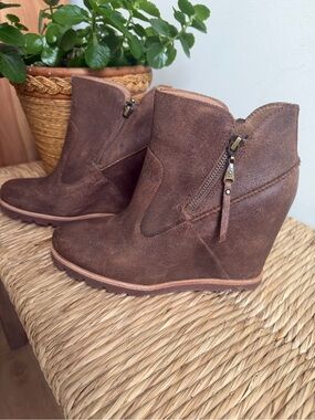 UGG Australia Myrna Brown Suede/leather Wedge Ankle Boots with Side Zipper